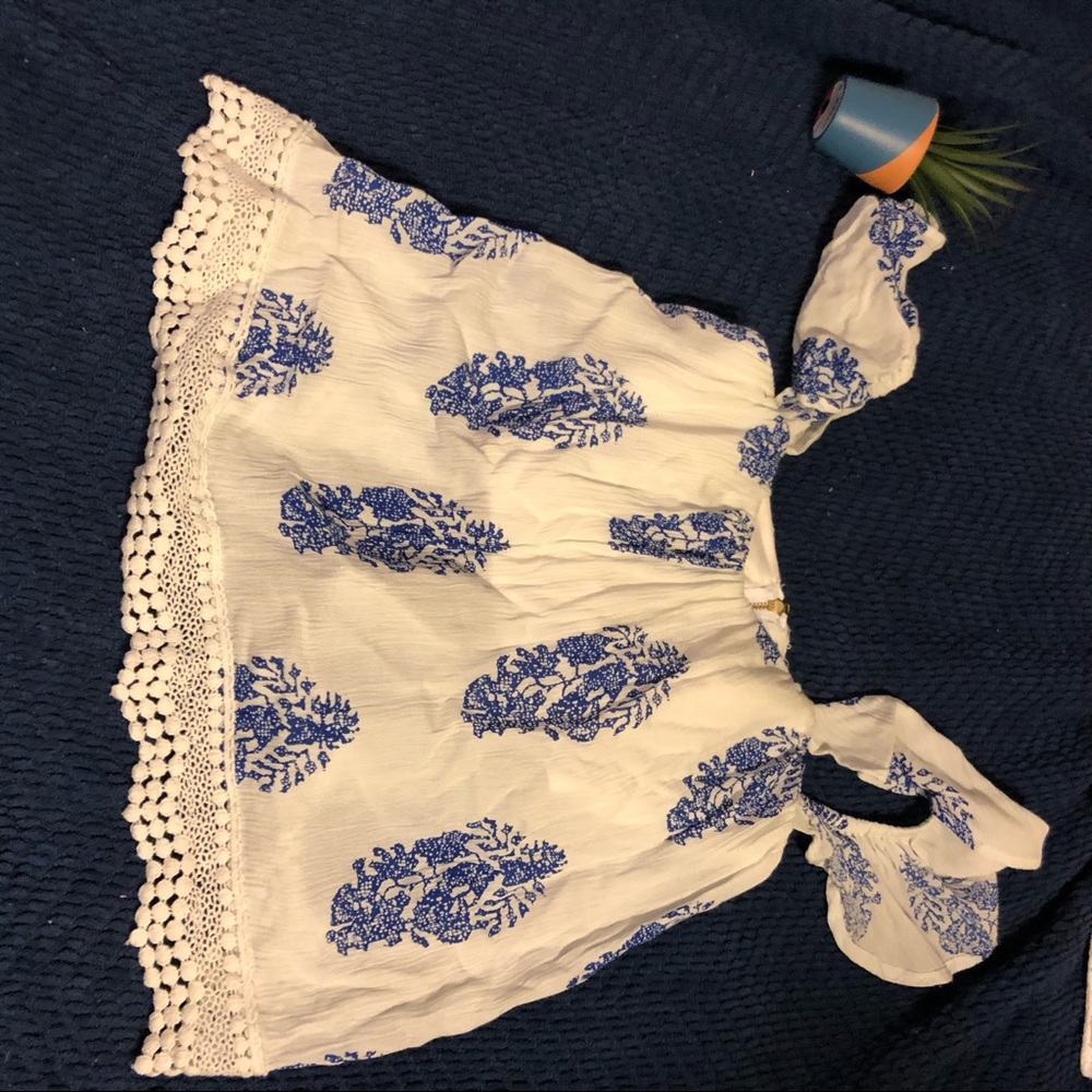 BLUE AND WHITE TOP